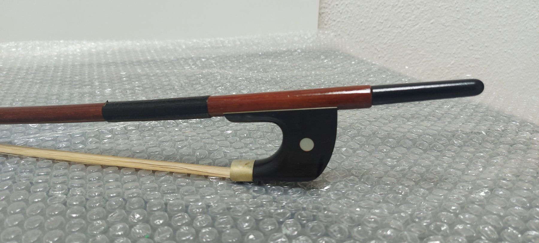 Strumenti musicali: Kontrabasbogen Deutsch  L= 76 cmm. – Usato da Glattbrugg venduto da Swissmusik 1