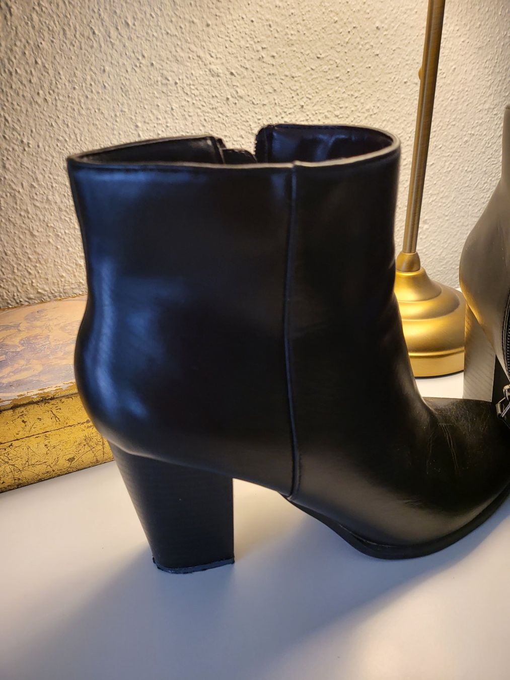 Damenschuhe: Schöne Stieffeleten AMISU – Gebraucht aus Basel von sci_67ms 2