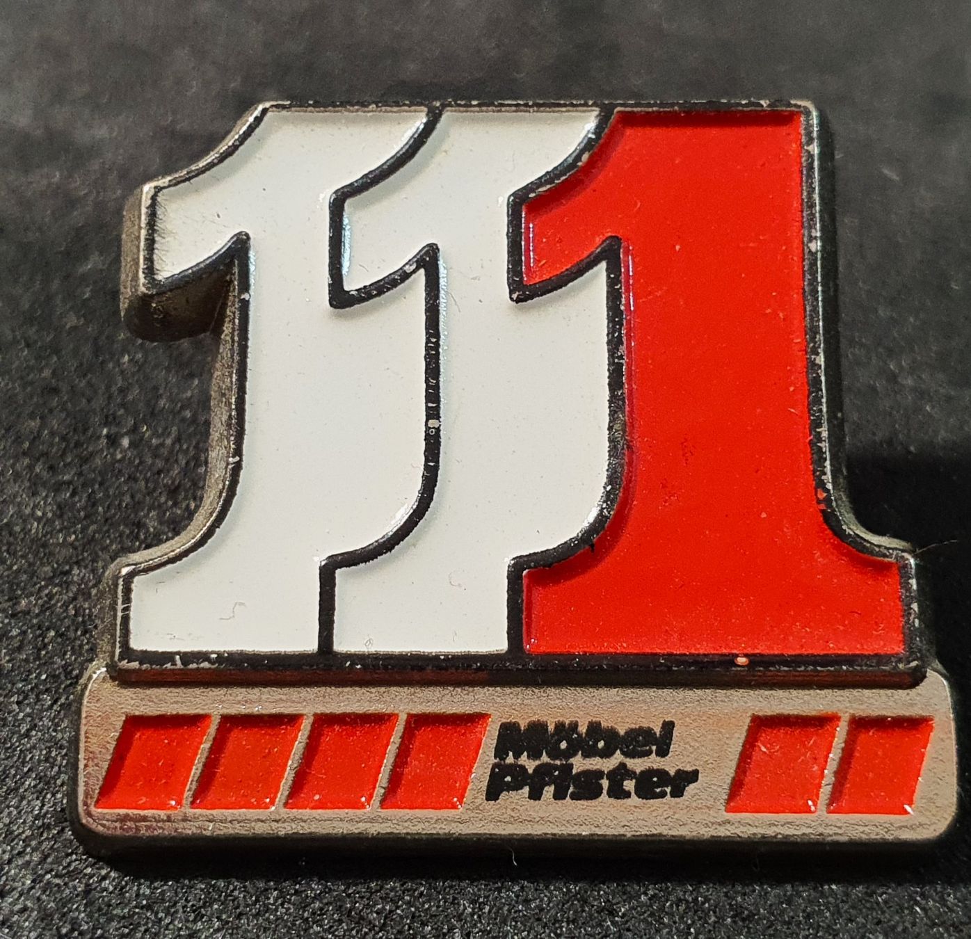 Plaquettes & Badges: Y397 - Pin Möbel Pfister 111 – D'occasion à Reinach BL par Boston-Verkauf