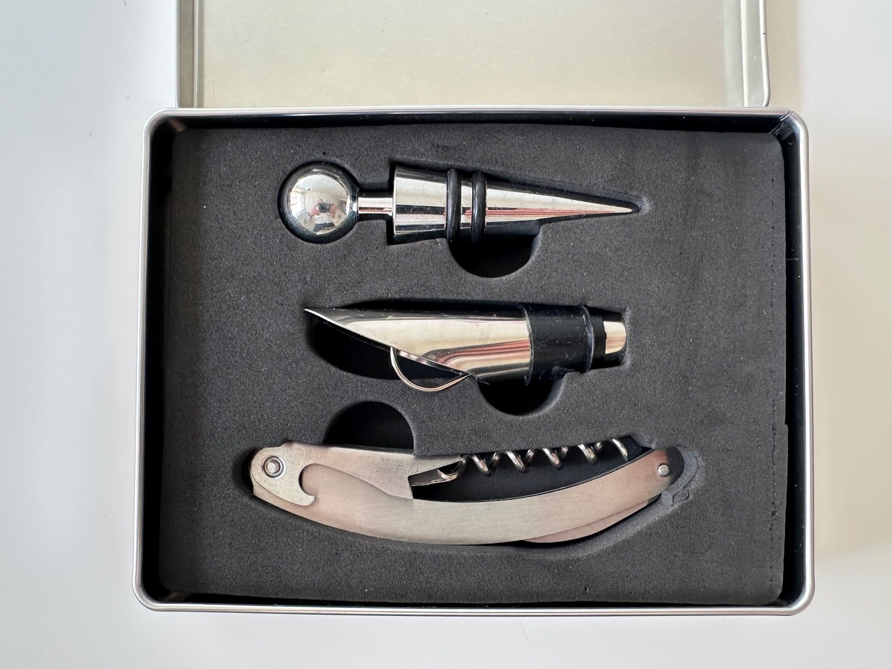 Apribottiglie & Tappi per chiusura: Boite à vin avec tir bouchon, bouchon réutilisable, bec – Nuovo e nell'imballaggio originale da Lausanne venduto da Colinwidmer 3