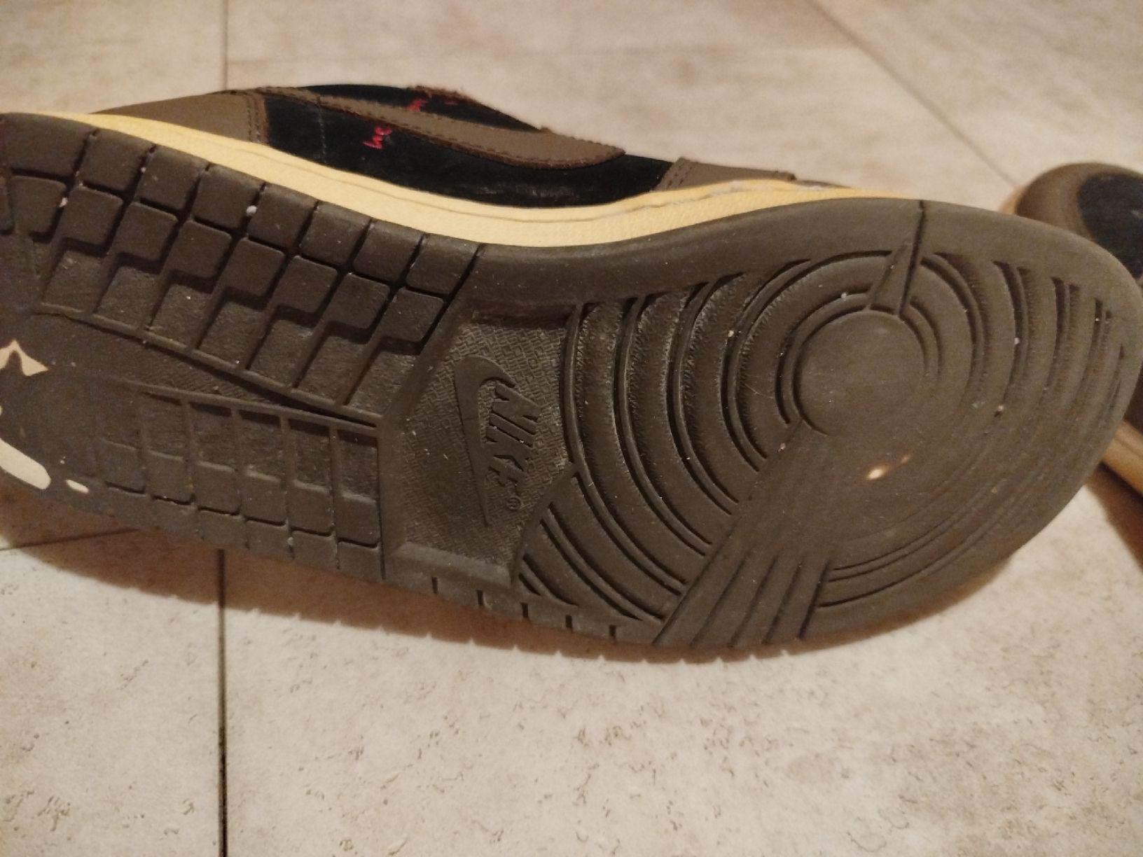 Scarpe da uomo: Travis Scott Dunks – Usato da Spreitenbach venduto da captaincrunch 3
