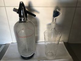 Syphonflasche und wasserflasche