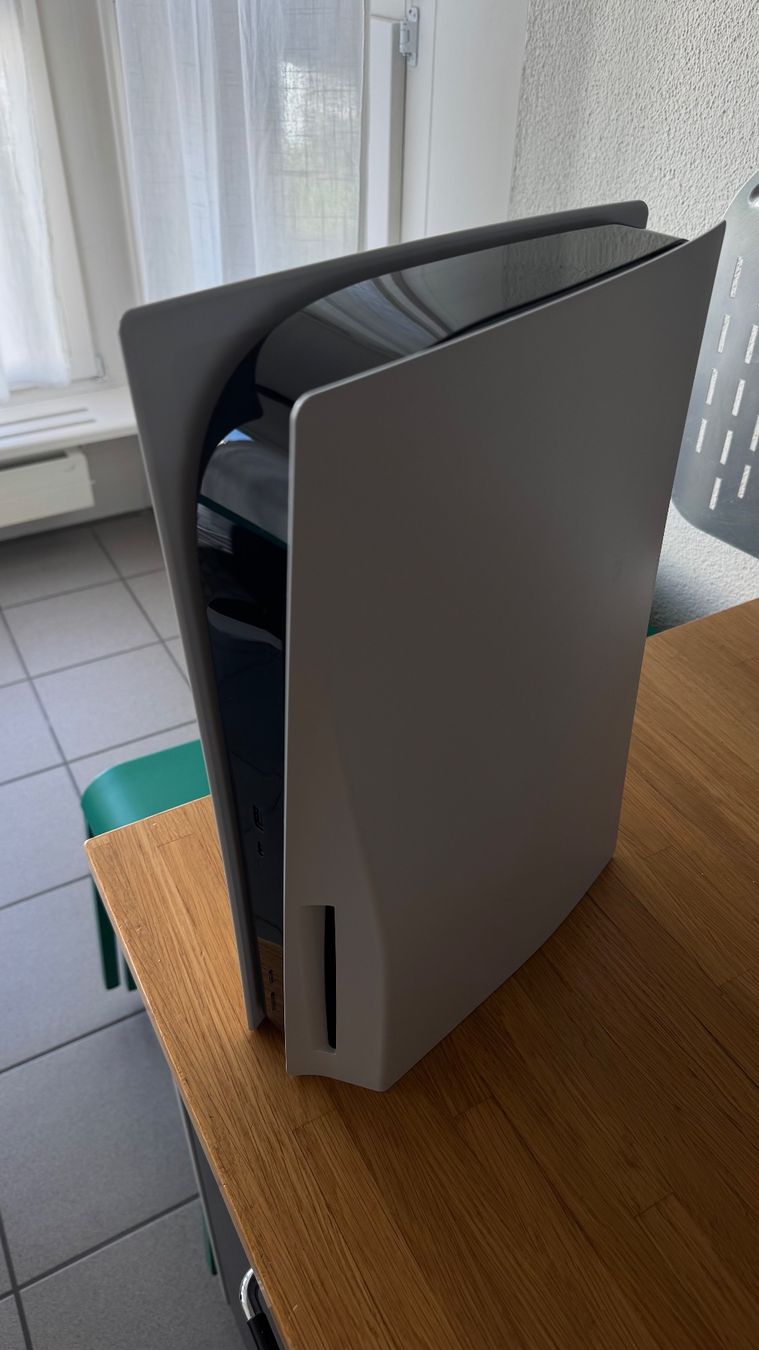Sony Konsolen: PS5  disc – Gebraucht aus Zürich von pet_7n58 4