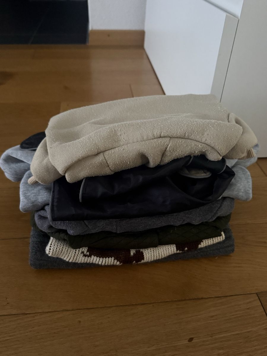 Abbigliamento: Hundekleidung 15 chf/stk – Usato da Luzern venduto da vivientth
