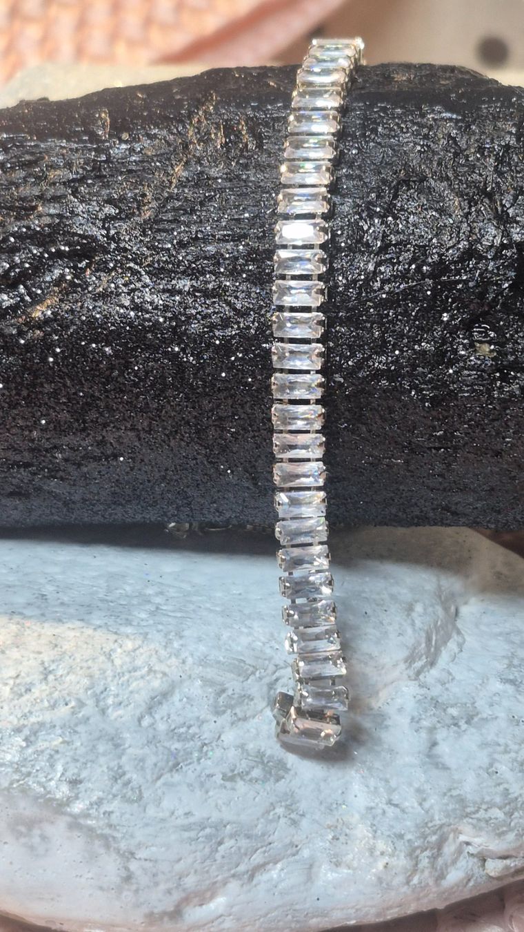 Bracciali & Braccialetti: Bracciale donna zirconi rettangolari regolabile argento – Nuovo (secondo la descrizione) da Giubiasco venduto da Stefaniav 7