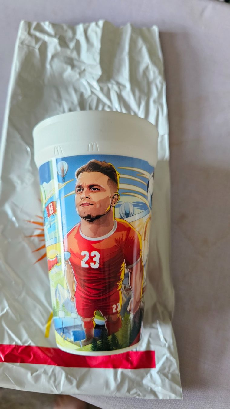Recipients et similaires: WM26-Becher McDonald's Shaqiri – Neuf avec emballage d'origine à Zug par alt_9p2z 1