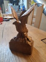 Holzfigur Adler handgeschnitzt guter gebrauchter Zustand (T2
