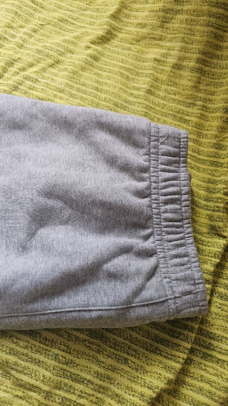 Nike Pantaloni: Nike Trainingshose Grau Grösse M gebraucht – Usato da Kriens venduto da fat_6ghn 3
