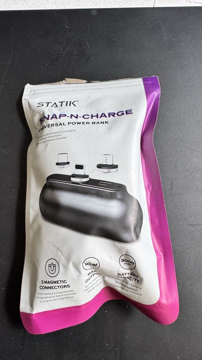 Chargements: Neue Powerbank mit magnetischem Ladekabel – Neuf (Voir description) à Fällanden par Limousinenswiss 1
