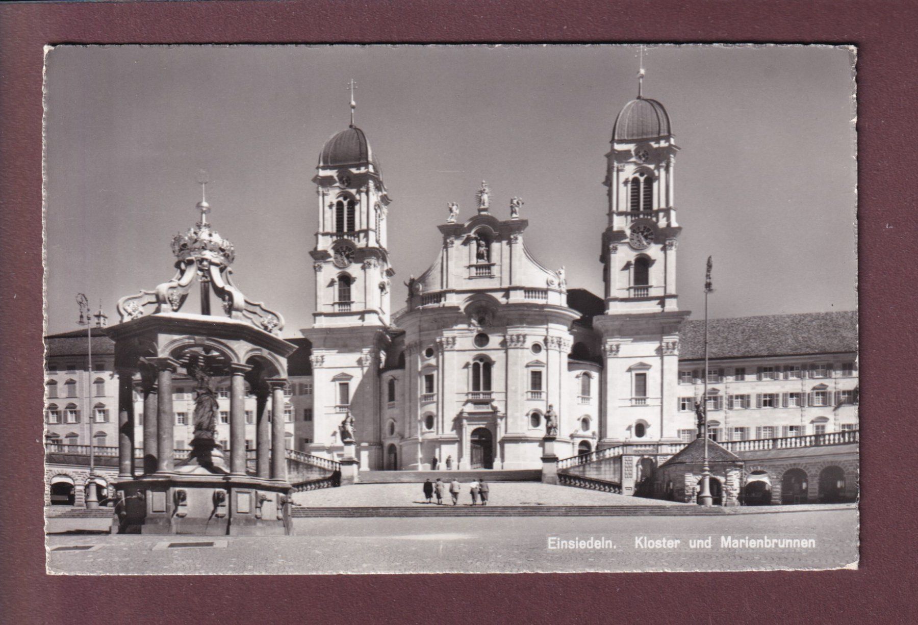 Cartoline postali: EINSIEDELN - Kloster - Marienbrunnen – Usato da Pully venduto da nicecards