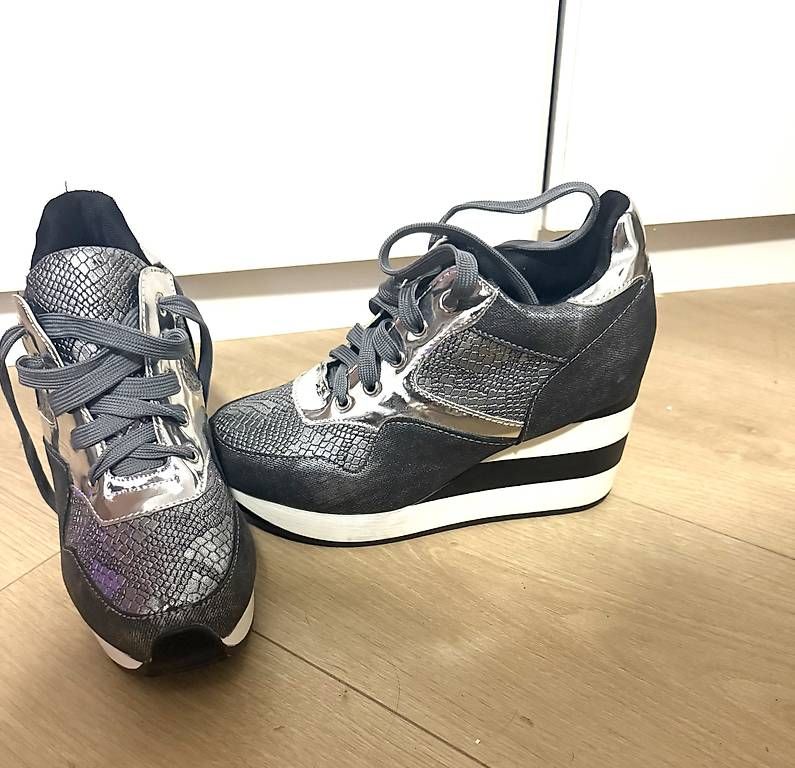 Scarpe da donna: Sneaker con zeppa Nr.38 – Nuovo (secondo la descrizione) da Locarno venduto da Debi816