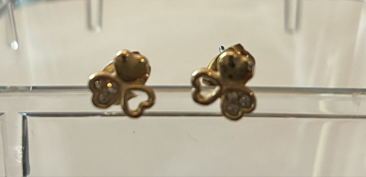 Ohrringe & -stecker: Stud Earrings clover design, gold tone – Gebraucht aus Basel von cat_sq5m 3