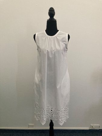 Globus Sommerkleid mit Lochstickerei, Gr. 34, weiss