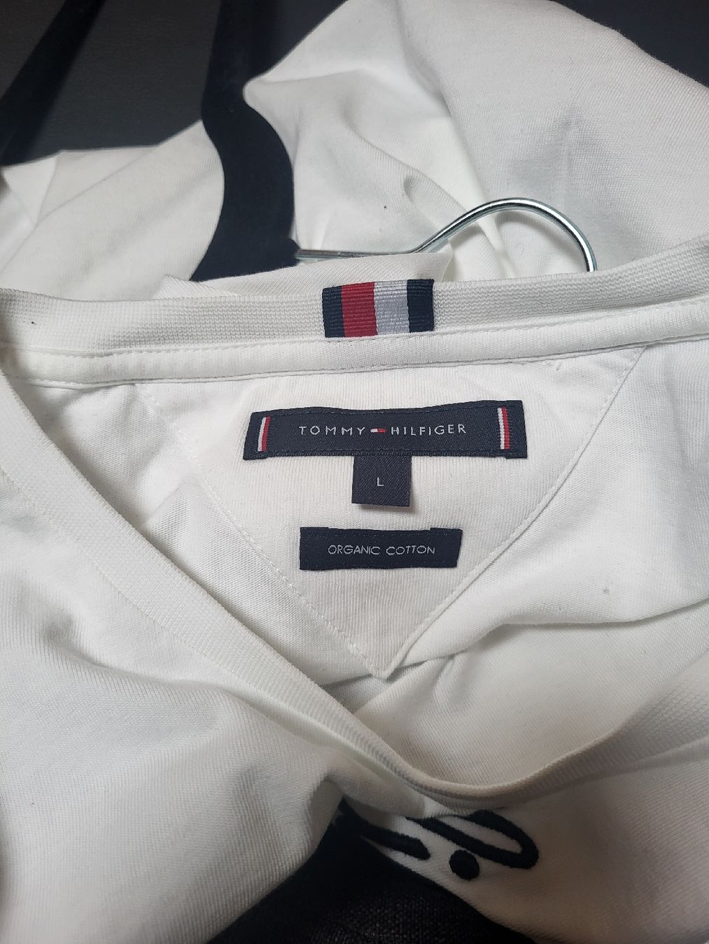 Tommy Hilfiger T-shirt: Tommy Hilfiger Shirt – Usato da Zweisimmen venduto da Adorable 2