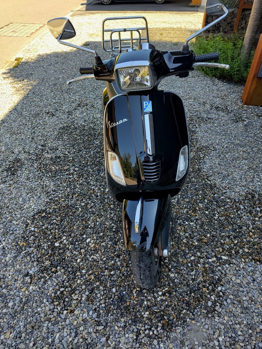 Vespa Scooters: Vespa LXS 125 – Gebraucht aus Balgach von Aussietrader 1