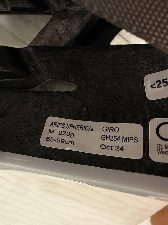 Helme: Giro, Aries Spherical  – Gebraucht aus Kriegstetten von Levin7 4