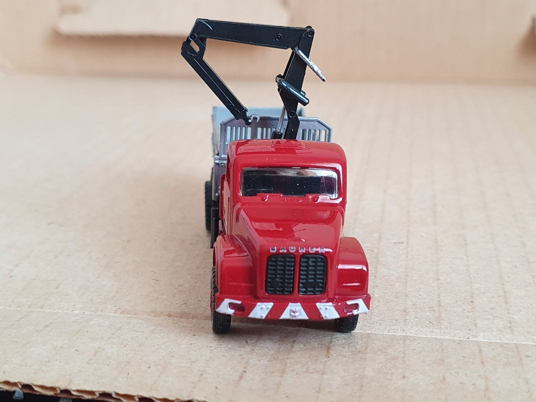 Saurer Modellini d'auto: SAURER.DN 330.4X4.  1:87. CH. – Nuovo e nell'imballaggio originale da Romanel-s-Lausanne venduto da Bidule01 1