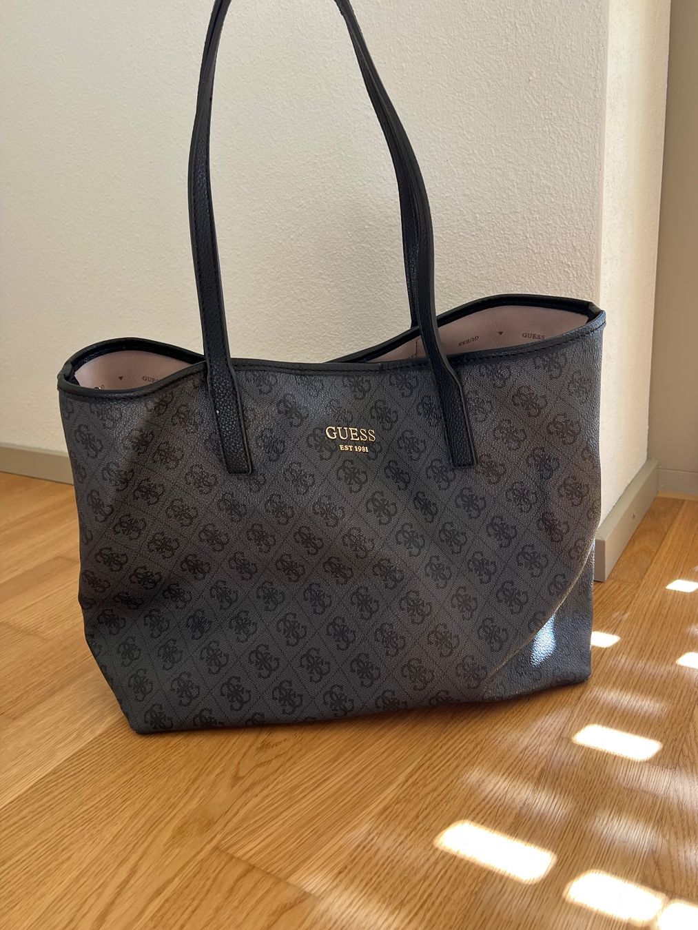 Guess Sacs femmes: guess set handtasche - coal – Neuf (Voir description) à Dübendorf par lea_jjl