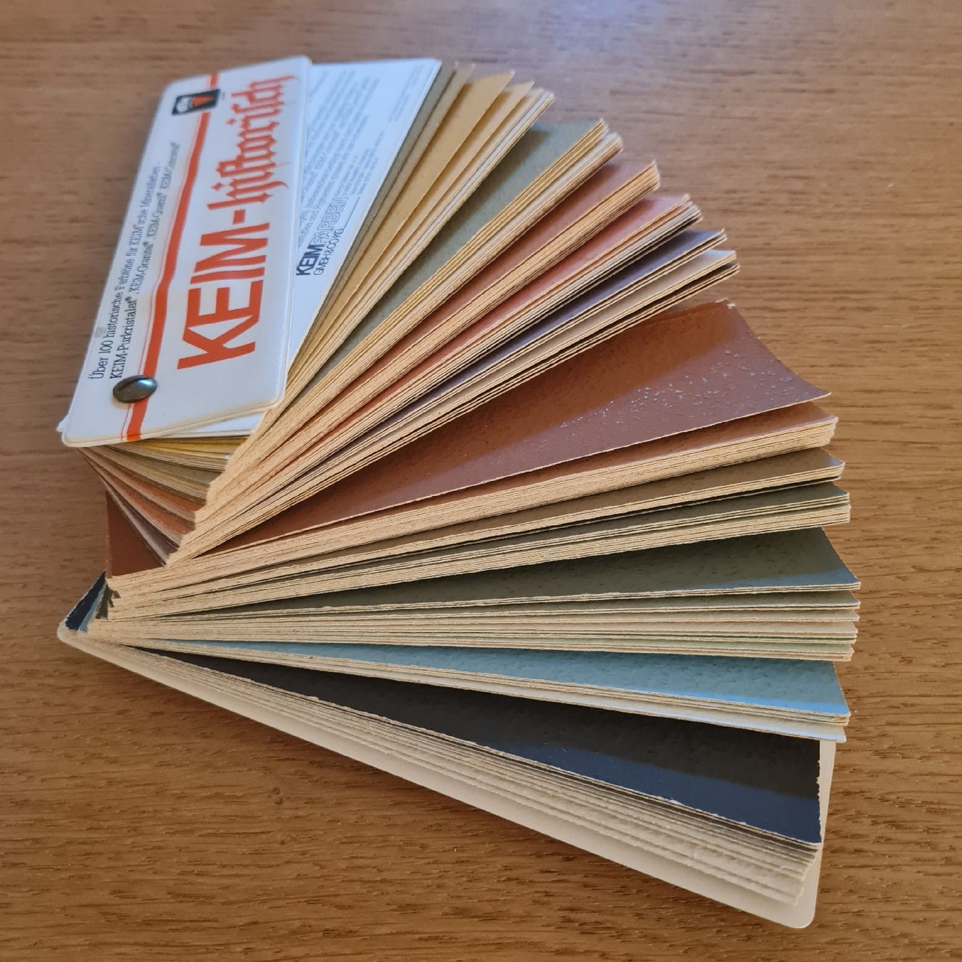 Colori: Farbfächer Keim Farben – Usato da Basel venduto da Piscosour01