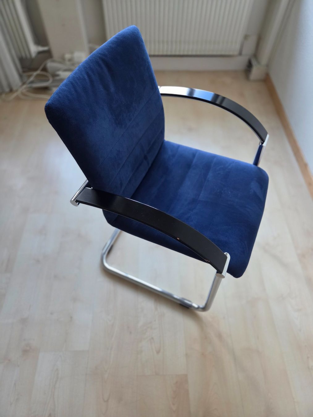 Stühle: Profi Design-Freischwinger in Tiefblau | Einzelkauf – Gebraucht aus Zürich von ant_m569