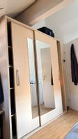 Kleiderschrank mit Spiegel