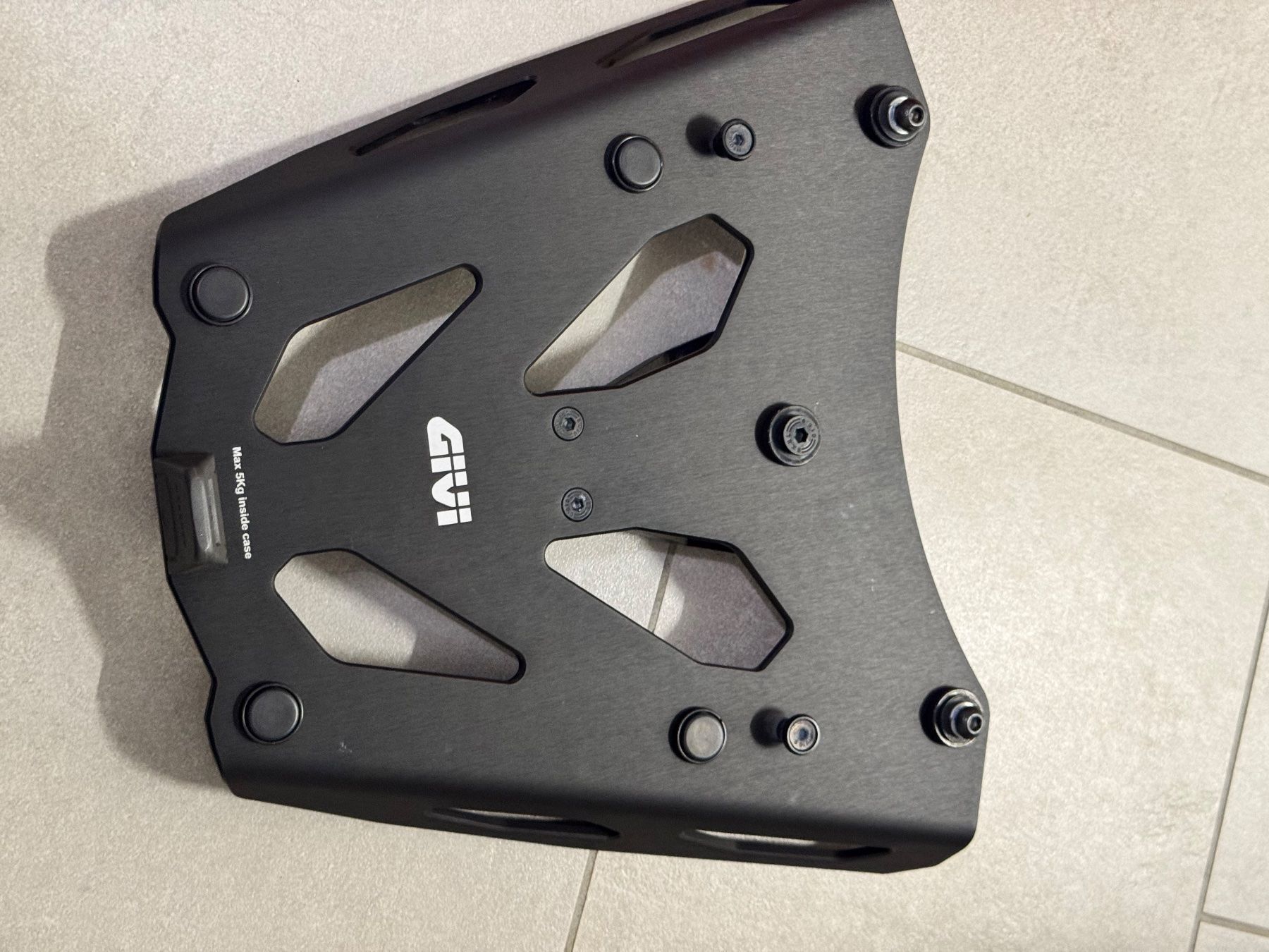 Givi Tutti i ricambio per moto: Support Top Case Moto Givi – Usato da Marin-Epagnier venduto da jin_2fyk