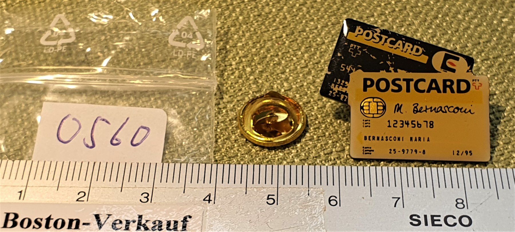 Placchette & Badge: O560 - Pin Die Post PTT PostFinance Postcard – Usato da Reinach BL venduto da Boston-Verkauf 1