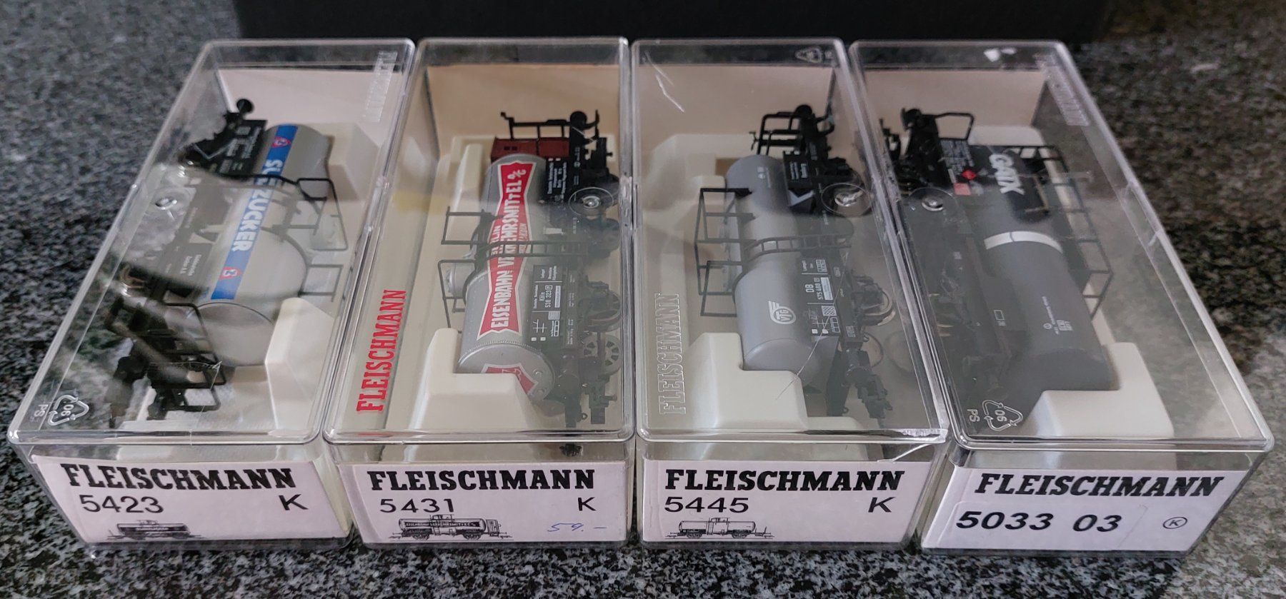 Fleischmann Trains électriques: Fleischmann - Kessel-/Tankwagen - Set 4-teilig – Neuf (Voir description) à Rotkreuz par MOBAHN-1zu87 7