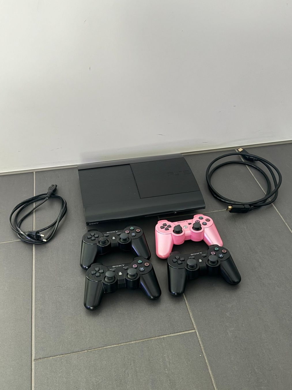Sony Consoles: Sony PlayStation 3 mit 4 Controllern – D'occasion à Chur par mau_pmy7