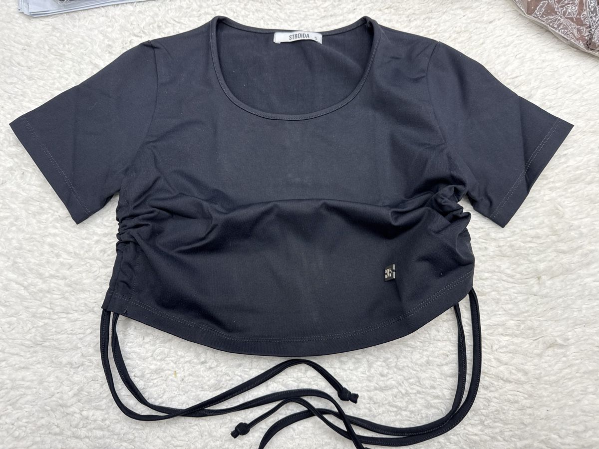 T-Shirts: Stroida Top Noir Taille S - neuf , Tendance! – Neu und originalverpackt aus Chenens von anasantos90 1