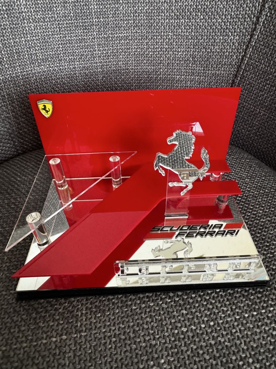 Ferrari Display Sammlerstück Vitrine Top Zustand! (Gebraucht) in ...