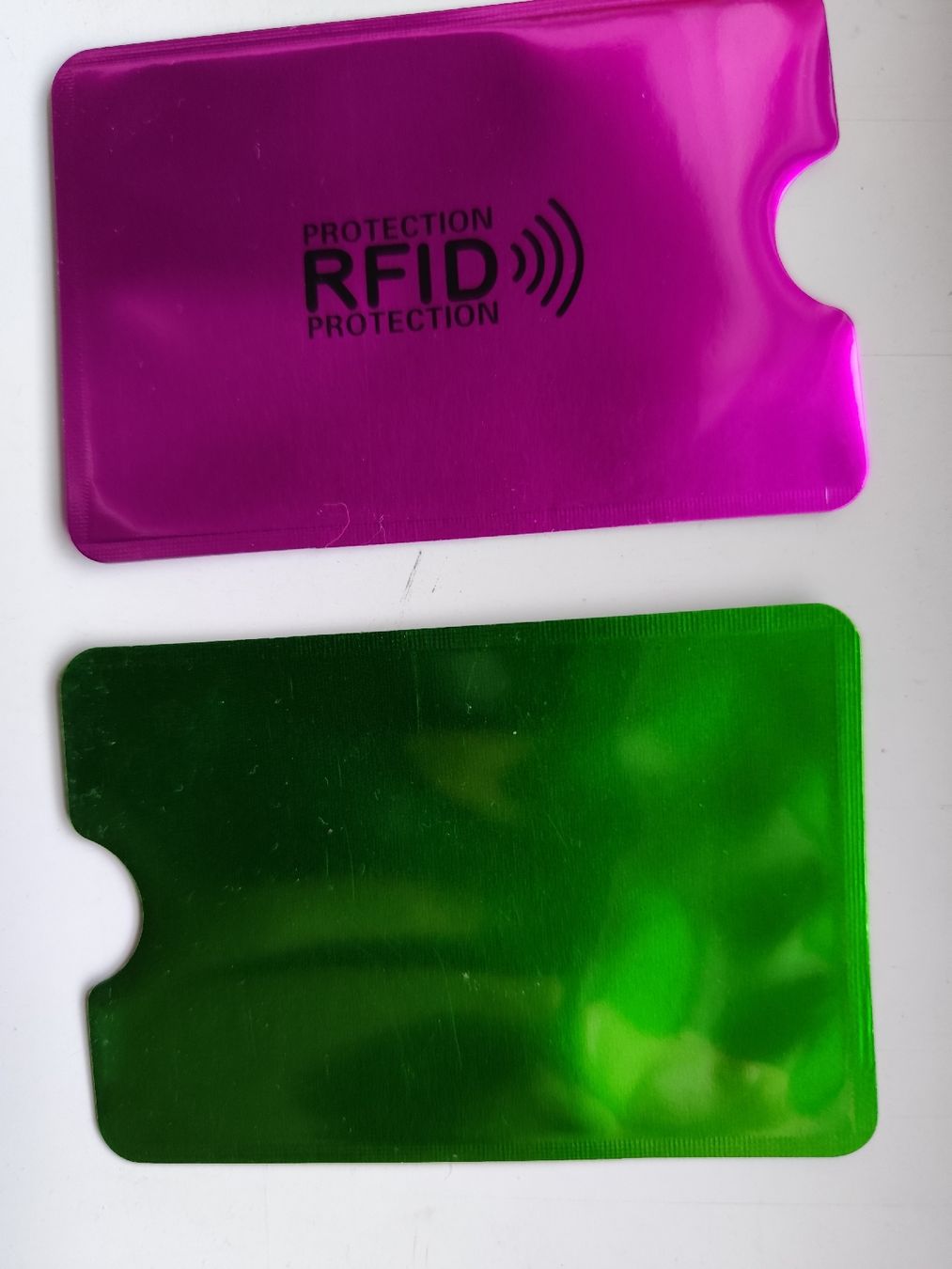 Cartes: 2 RFID-Schutzhüllen – Neuf avec emballage d'origine à Basel par Alacant 1