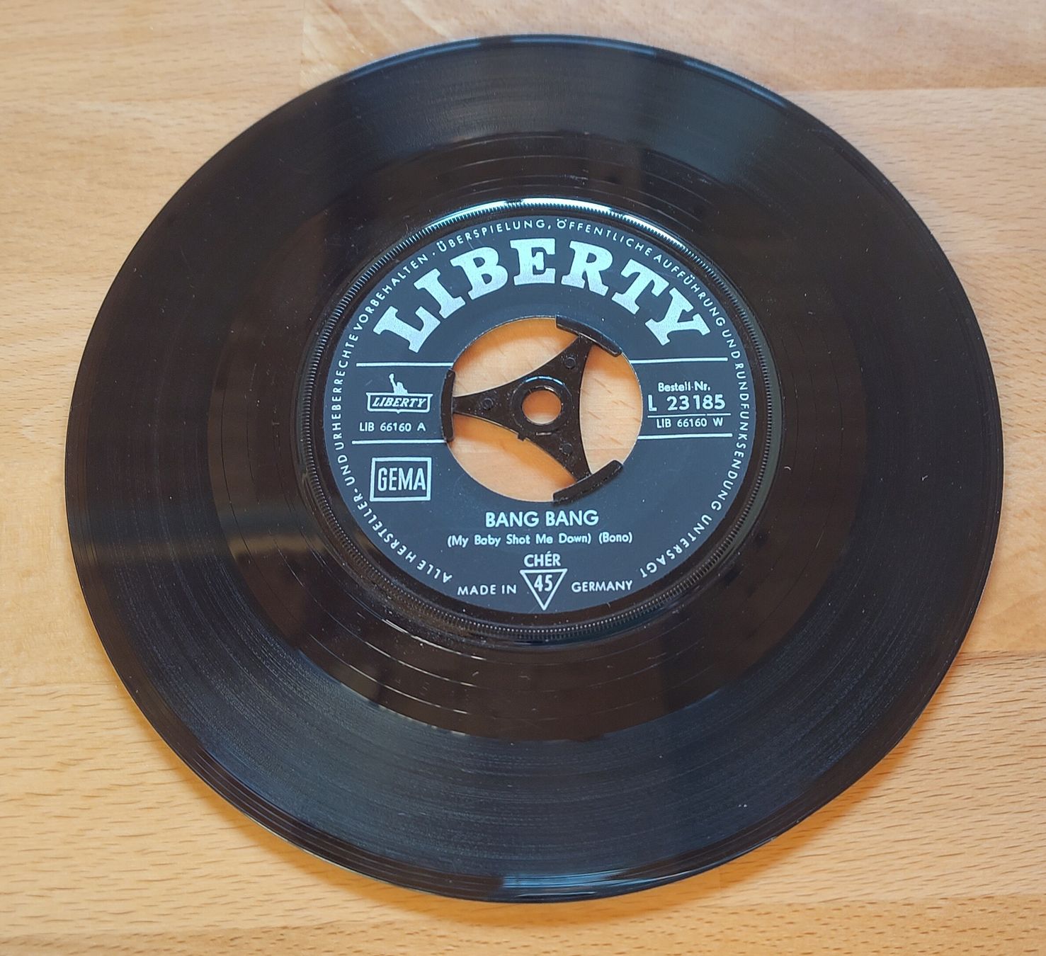 Schallplatten: Cher - Bang Bang / Our Day Will Come - Single Schallplatte – Gebraucht aus Bonaduz von Gluehwuermchen44 2