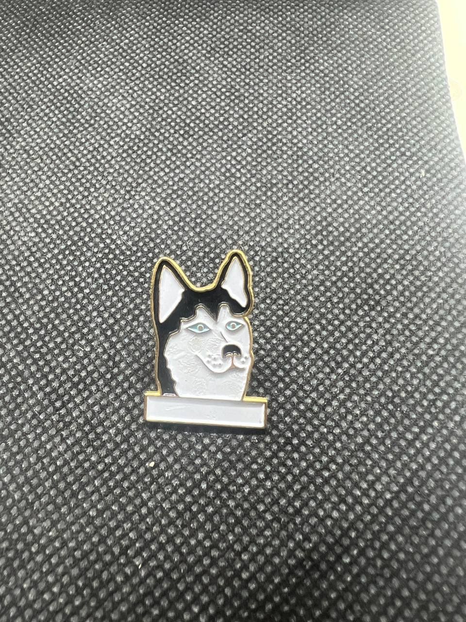 Placchette & Badge: Anstecker Husky mit Goldrand – Usato da Dietikon venduto da kRizzzZy96
