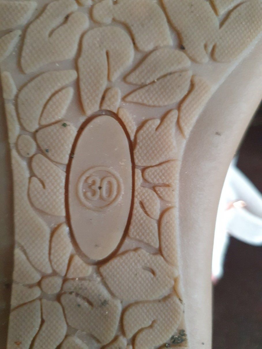 Friboo Scarpe per ragazze: Mädchen weisse Schuhe Gr. 30 – Usato da Brugg AG venduto da Evilweevil 2