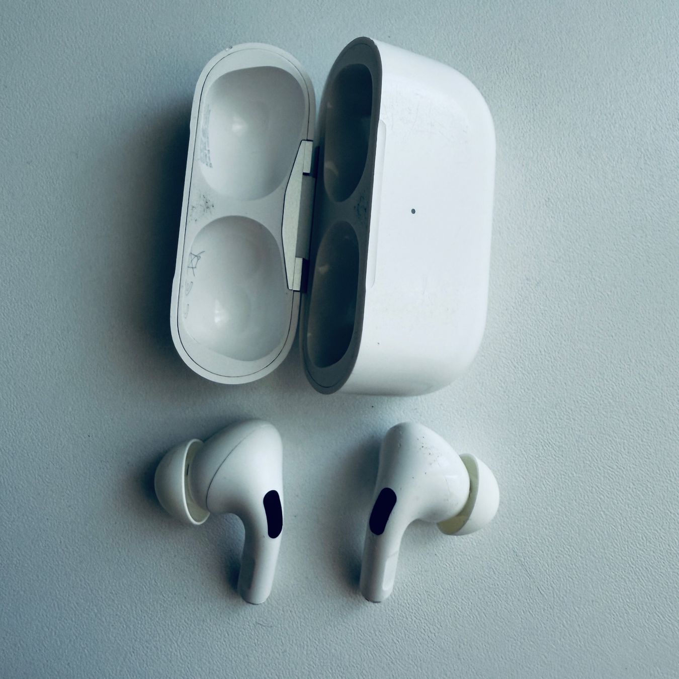 Apple Kopfhörer: Original Apple AirPods Pro 1 Gen. mit Wireless Case – Gebraucht aus Basel von MY.AIRPODS.SHOP 1