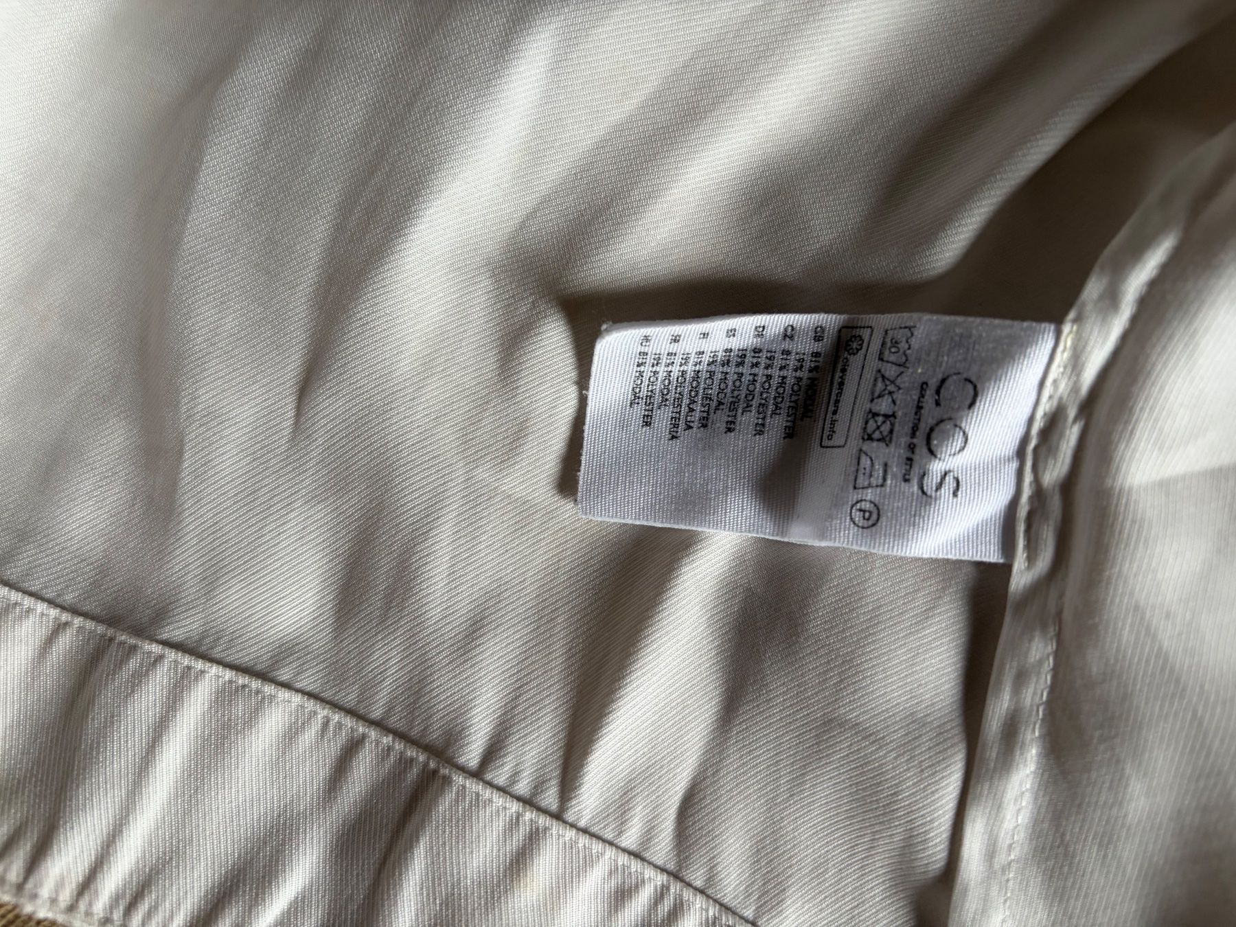 Cos Blusen: Cos Shirt - Needs mending – Defekt aus Luzern von AM2nd 2
