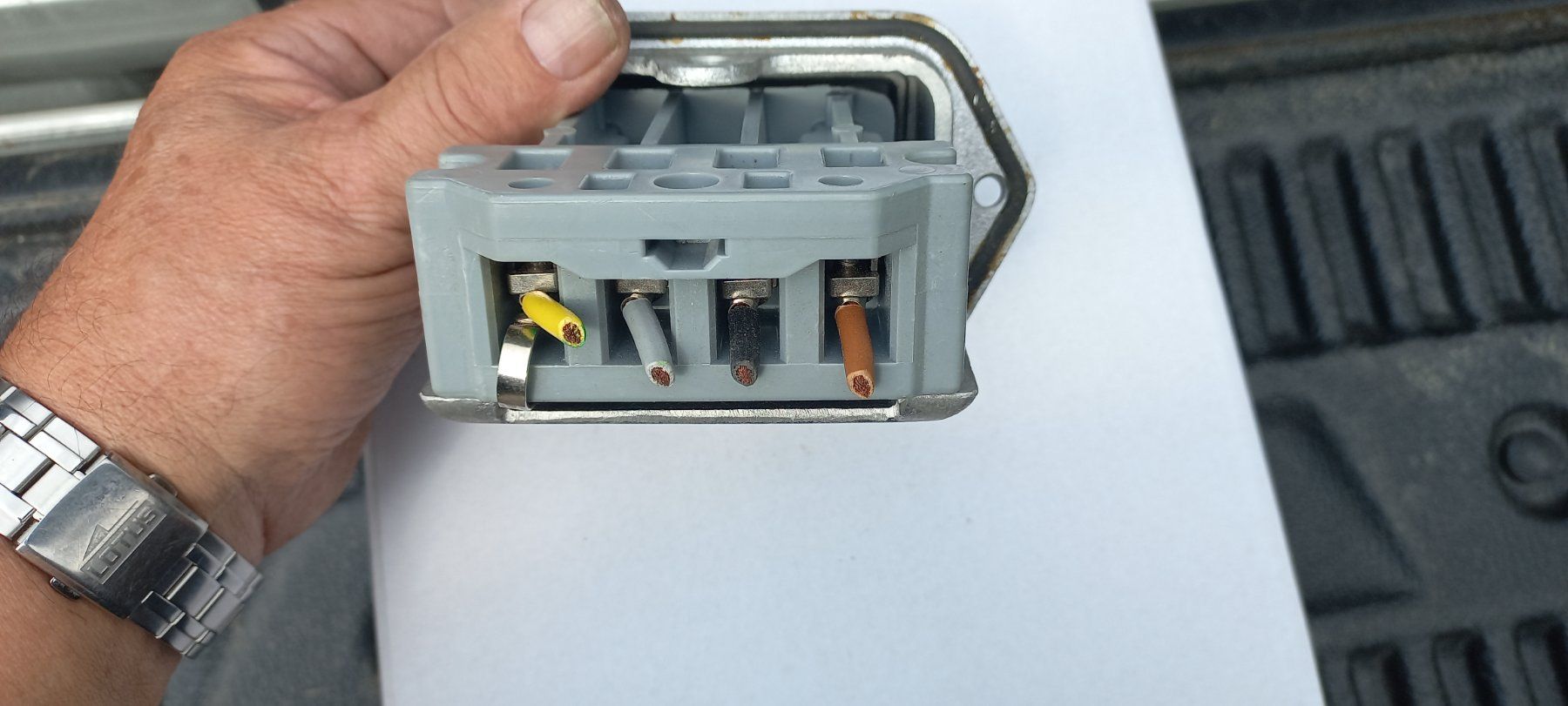 Spine: PRISE  40 Amp – Usato da Cheyres venduto da Capitain 3