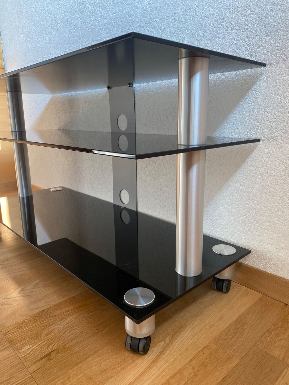 Mobili TV: TV-Möbel Glas Schwarz 3 Ablagen mit Rollen – Usato da Burgdorf venduto da gre_2ftz 3