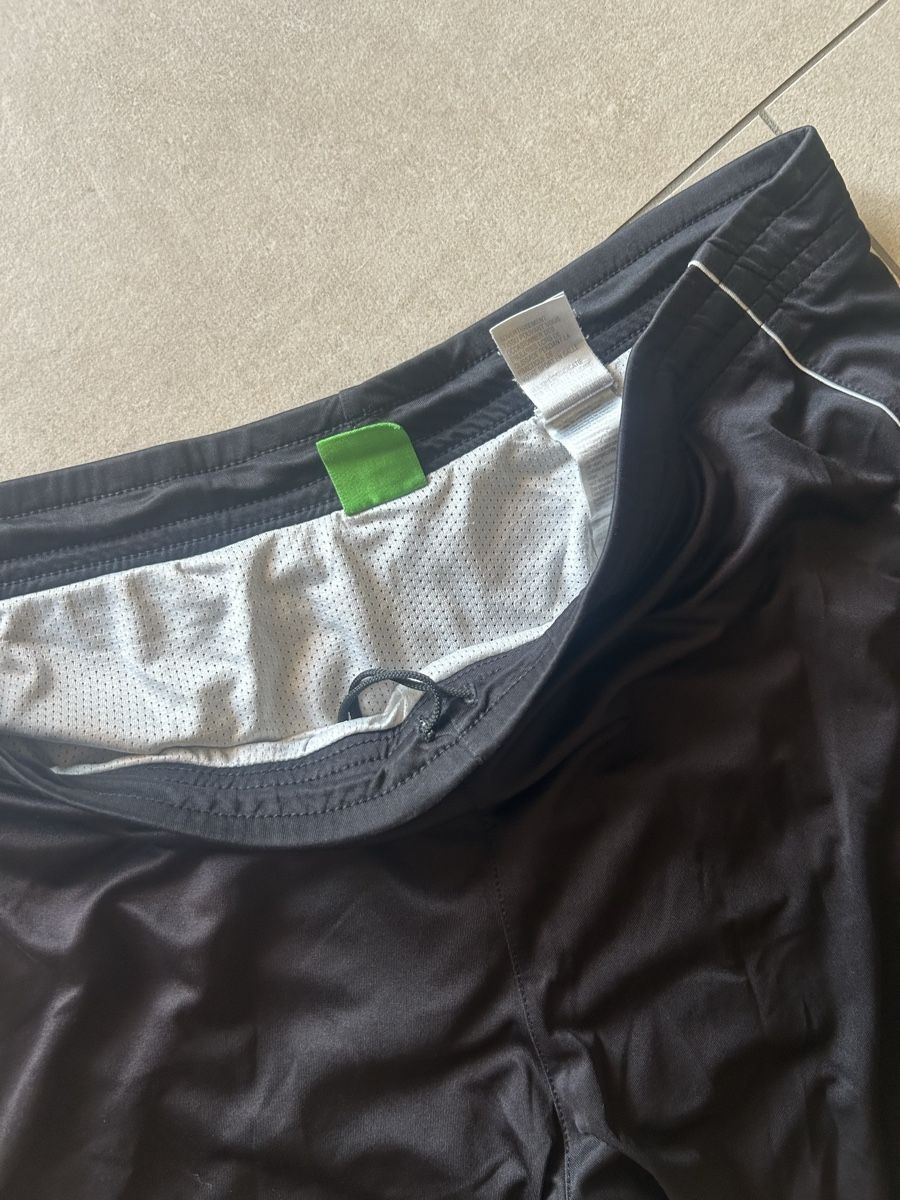 Erima Pantalons: Sporthose Schwarz Erima – D'occasion à Maisprach par _aliciarebecca_ 1
