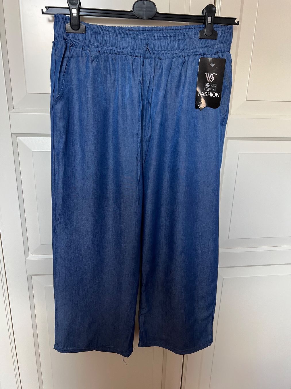 Pantaloni: Short aspect jeans neufs – Nuovo e nell'imballaggio originale da Savagnier venduto da Pivovar2