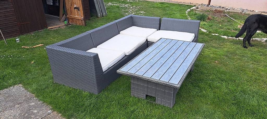 Sofas: Canapé de jardin avec table et coussins – Gebraucht aus MURAZ von hexachris 3