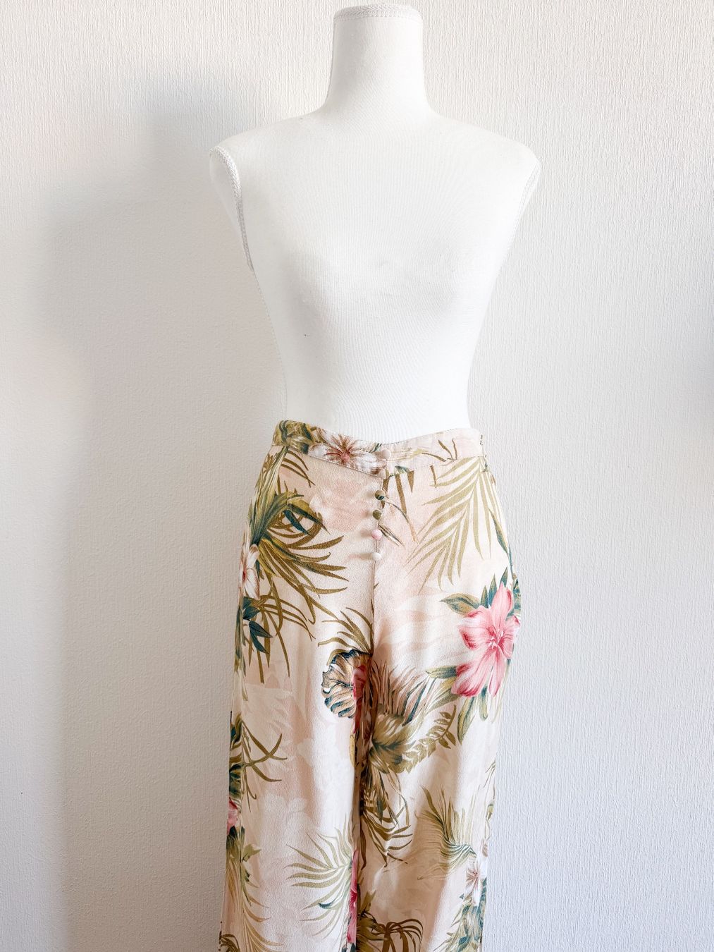 Pantaloni: Pantalon léger fleuri – Usato da Lausanne venduto da Greenbyaudrey 2