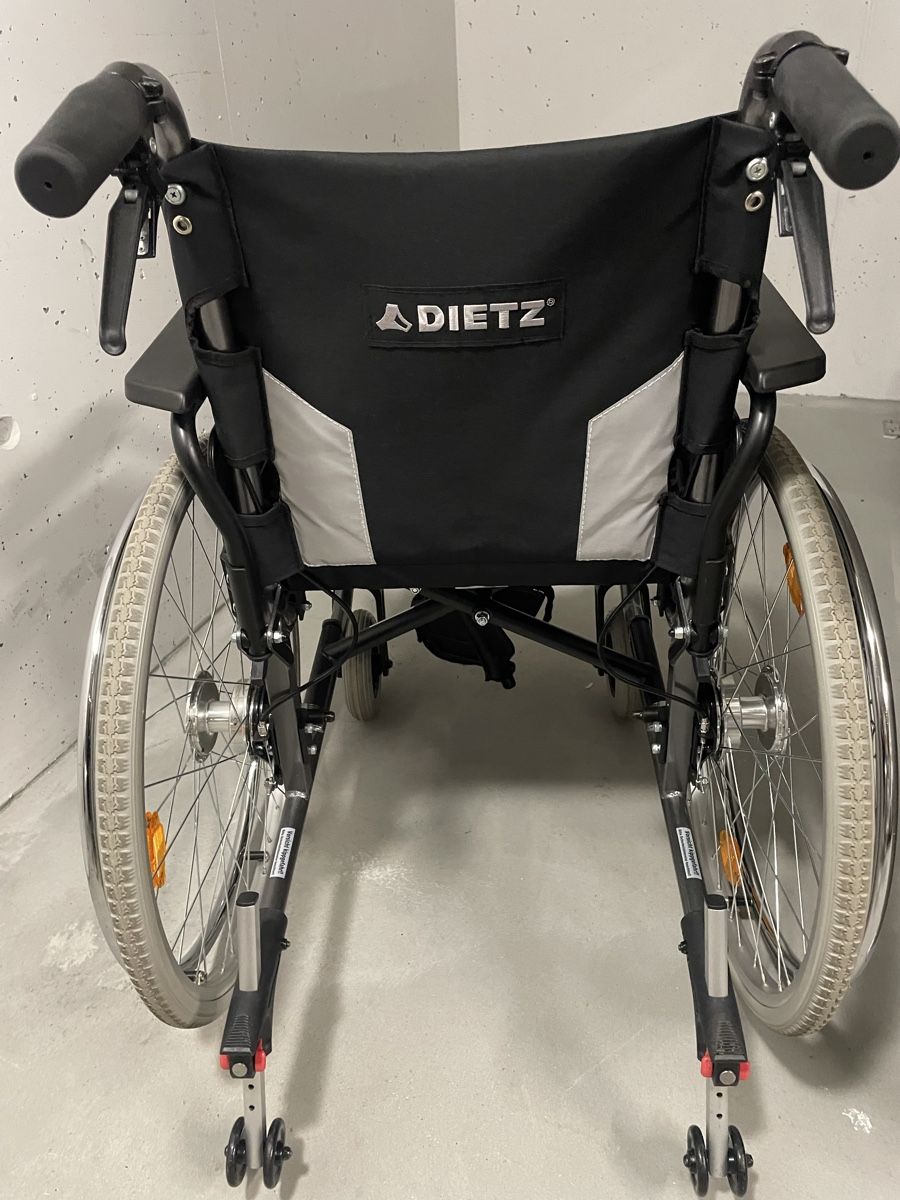 Sedie a rotelle: Sedia a rotelle,marca Dietz,colore nero – Usato da Gordola venduto da ven_hk7f 1