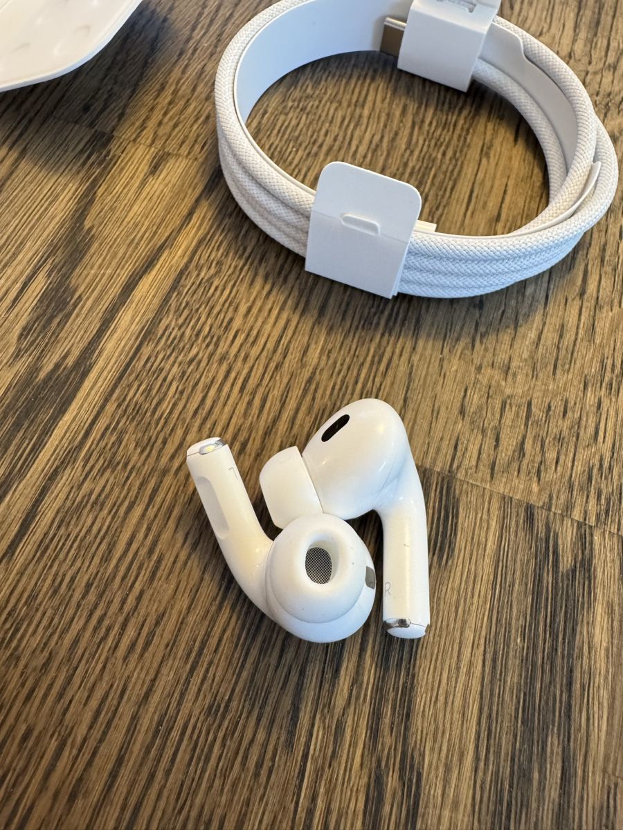 Apple Cuffie: Apple AirPods Pro (2. Generation) + Wireless Ladestation  – Usato da Kilchberg ZH venduto da Ignlan 4