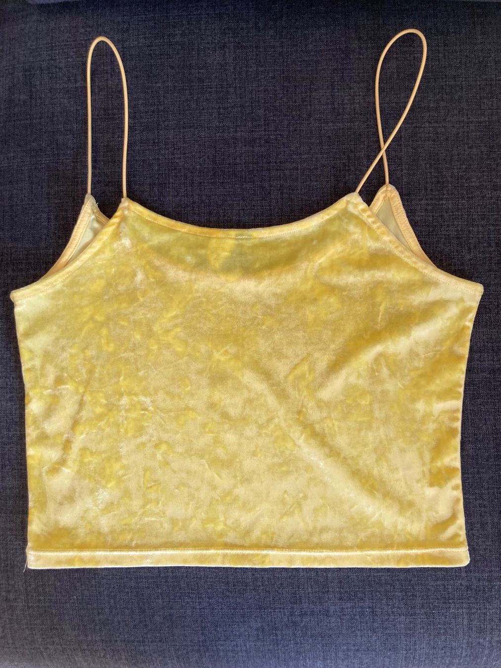 H&M Tops: Crop Top H&M, Samt – Gebraucht aus Samedan von chickenrun01 2
