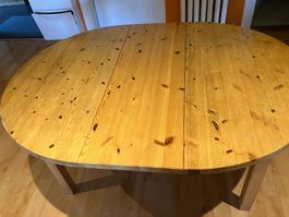Ausziehbarer runder Esstisch, Holz, gebrauchter Zustand