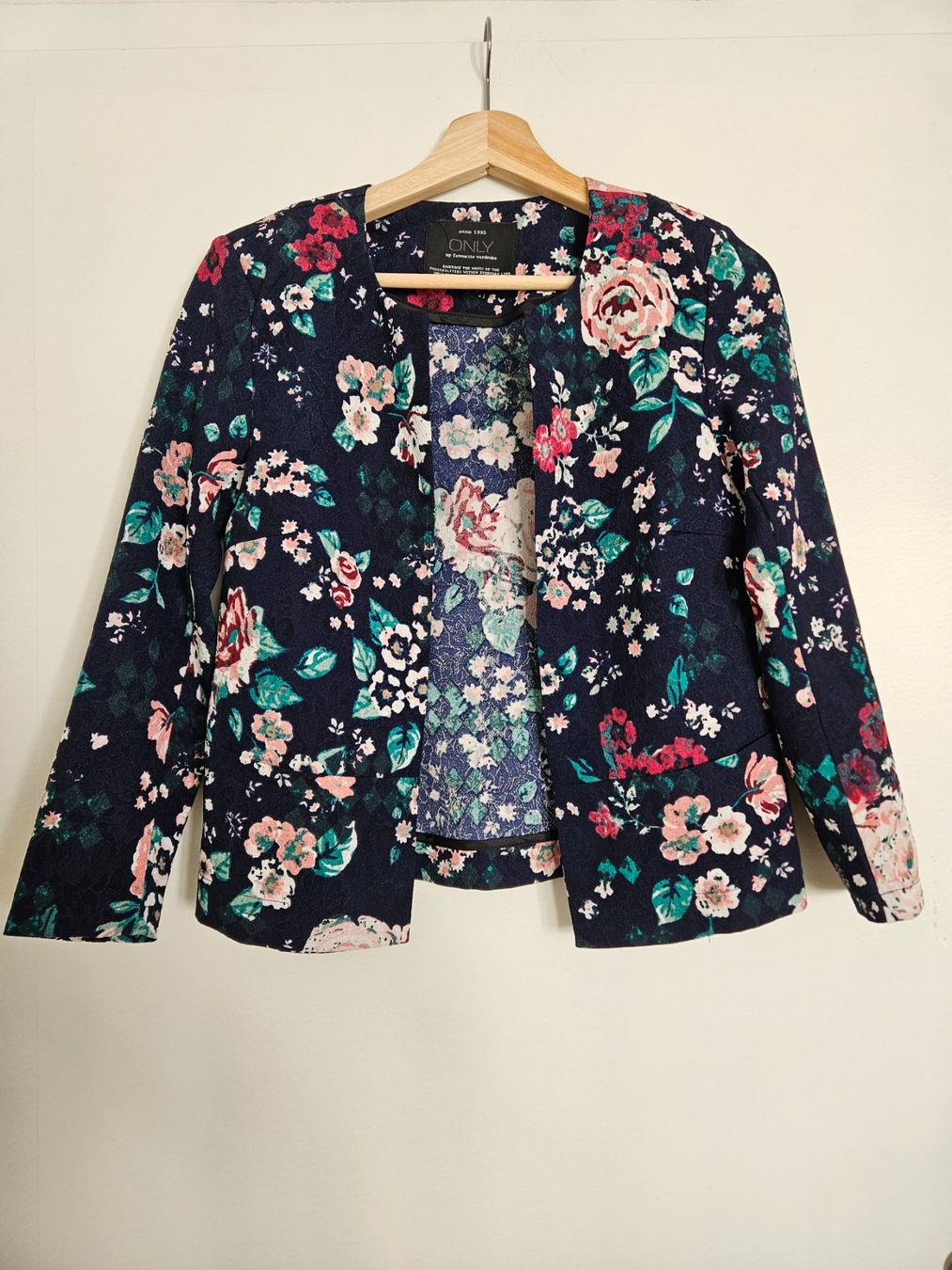 Jacken: Wunderschöner Blumen-Blazer – Gebraucht aus Schaffhausen von sabrina915