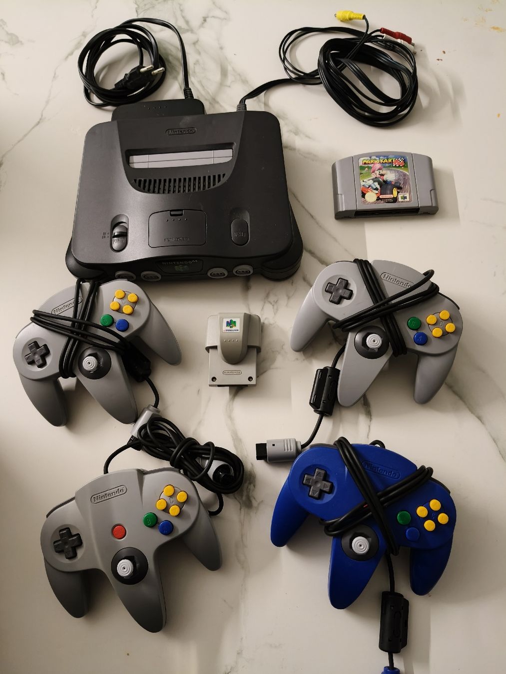 Nintendo Konsolen: Nintendo 64 Konsole mit 4 Controller & Mario kart Game – Gebraucht aus Oensingen von ece_8k7q