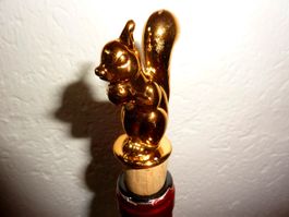 Weinflaschen Zierzapfen süsses Eichhörnchen Golden